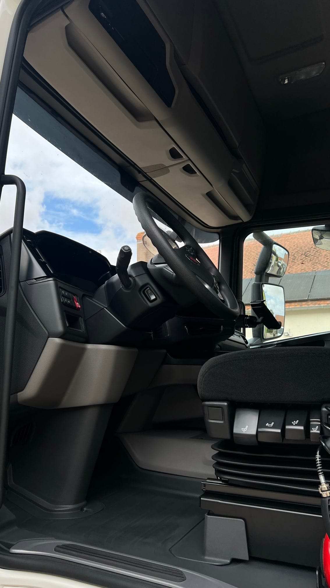 Cabine d'un utilitaire après nettoyage intérieur