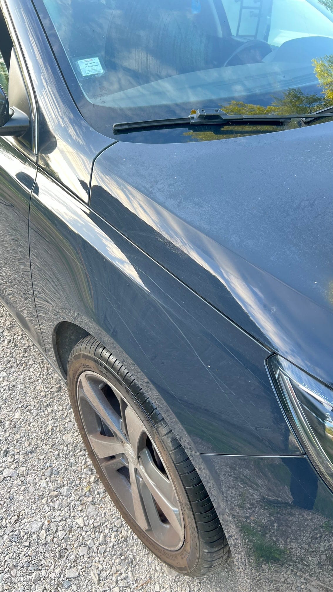 Avant nettoyage : aile avant d'une Peugeot 308 noire, Polish One Step